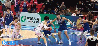 这场一定得赢！杨瀚森飞身大帽吴前！青岛拿到球权！