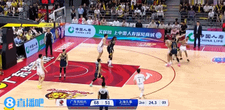 腾云驾雾！李添荣无惧对抗 两人中间奋力起飞补篮打进