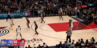 这也可以！巴特勒低位要球 虚晃突破滞空超级拉杆反篮2+1！