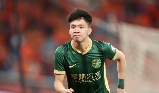 王钰栋轰足协杯处子球！18岁40场已入10球，陶强龙无私助攻
