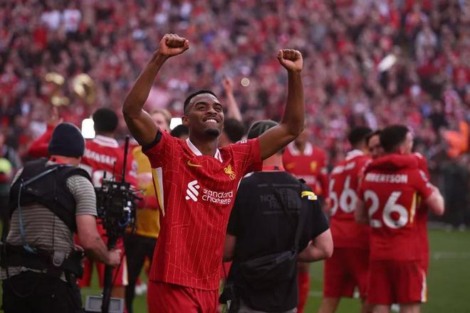 赫拉芬贝赫：拿下欧冠是我的梦想；最想和荷兰队问鼎冠军之巅