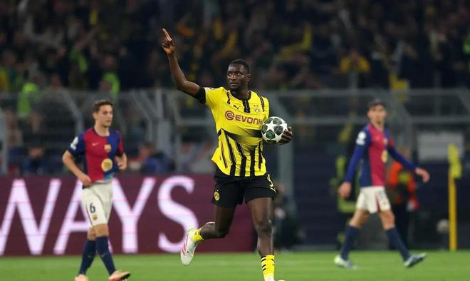 世俱杯前瞻|弗鲁米嫩塞0-3多特蒙德：大黄蜂进攻彪悍，防线有隐忧