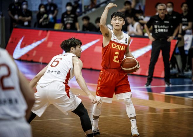 京媒為徐杰落選男籃12人名單鳴不平：他哪一點(diǎn)不如高詩巖？