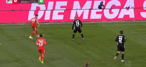 半場:拜仁2-1沃爾夫斯堡,迪亞斯破門+造菲舍爾烏龍