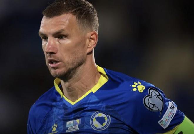 德天空：沙爾克04有意引進哲科，球員本人與俱樂部已展開交流