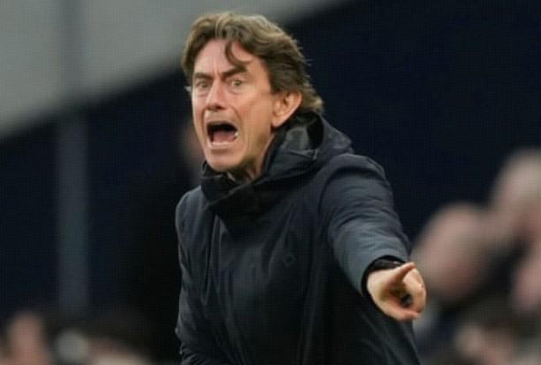 記者:弗蘭克早早來到訓練基地,準備與多特的歐冠比賽