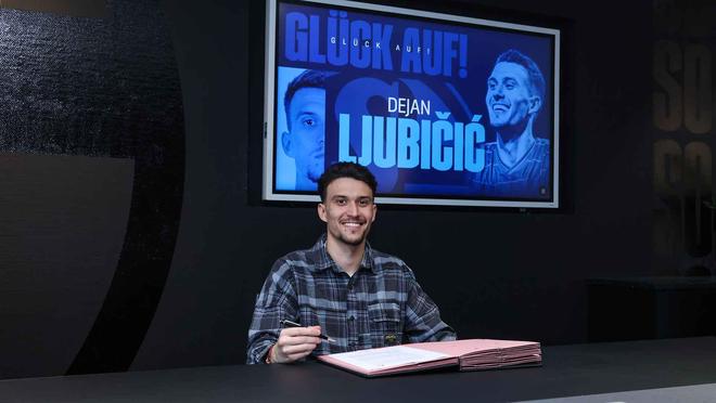 官方：沙爾克簽下28歲奧地利中場柳比契奇，雙方簽約至2028年