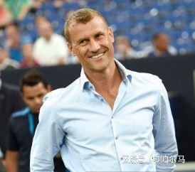 20岁系统训练，22岁差点退役，29岁拿金靴，错失德甲冠军一生痛