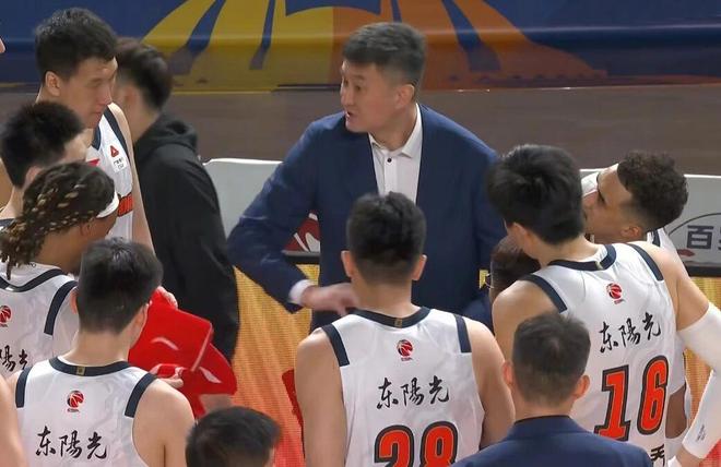 杜锋再谈广东男篮困难，陈家政王洪泽被边缘化，麦考尔可以放弃了