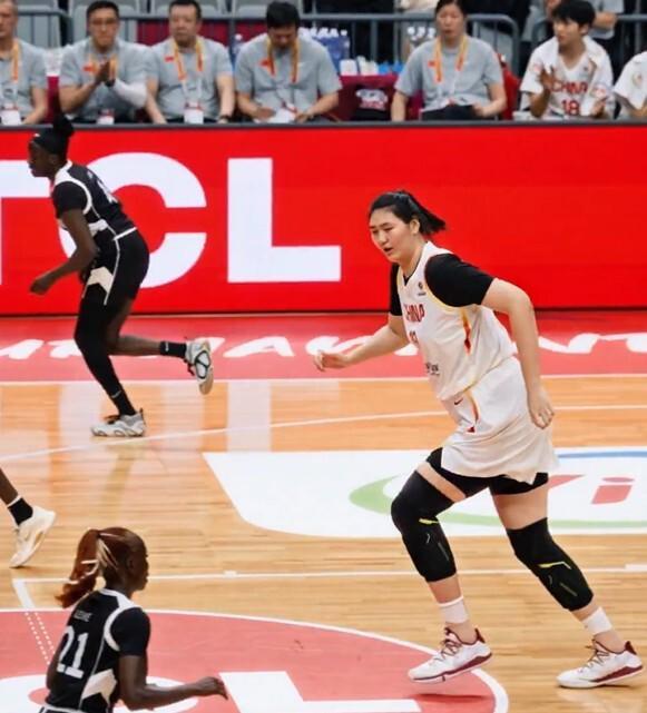 86-76！王思雨17+5+4，全队5人得分上双，中国女篮轻取南苏丹