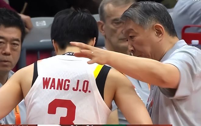 发挥糟糕，赛后李月汝解释原因：教练对我不理解，我也不理解教练