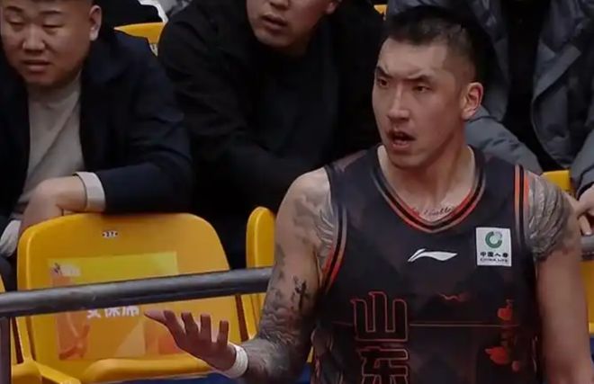 山东男篮内线又黑又硬、外线无硬解，约翰逊高分难掩结构性短板！