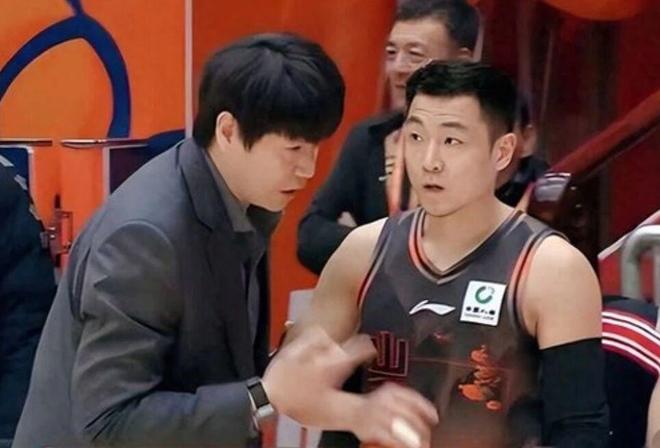 高诗岩状态低迷正负值-26，郭昊文28+9+8全能表现 上海男篮破纪录