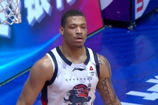 山东男篮送四川29连败，约翰逊演绎暴力美学，常浩然斩获生涯首分