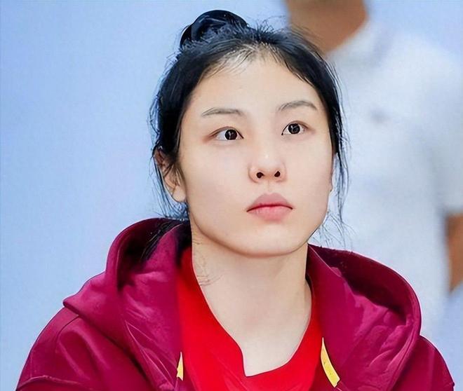 中国女篮4胜1负，收官后宫鲁鸣进行队内调整，功勋老将张茹数据差