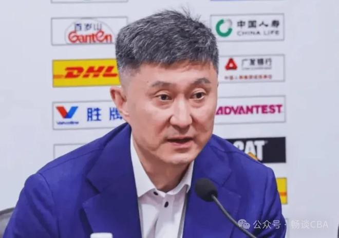 广东男篮输球，杜锋对球员拼劲满意，麦考尔8中1胡明轩正负值-20