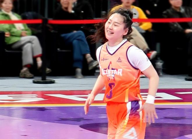 轰24+6+8！中国女篮31岁王牌后卫复活：宫鲁鸣带她战世界杯？