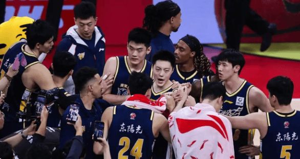 北京浙江卡位战引爆！广东战鱼腩止颓，上海冲榜首今夜谁沉谁浮？