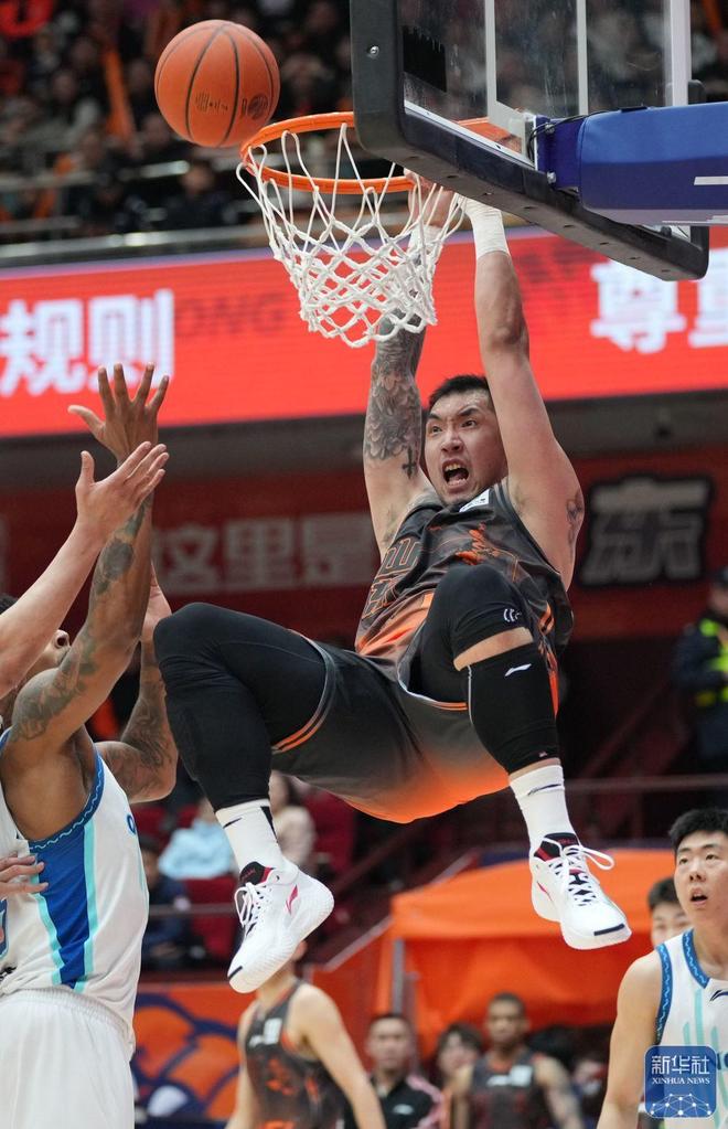 体坛午爆｜山东男篮今晚客战新疆男篮，萨拉赫自宣今夏离开利物浦