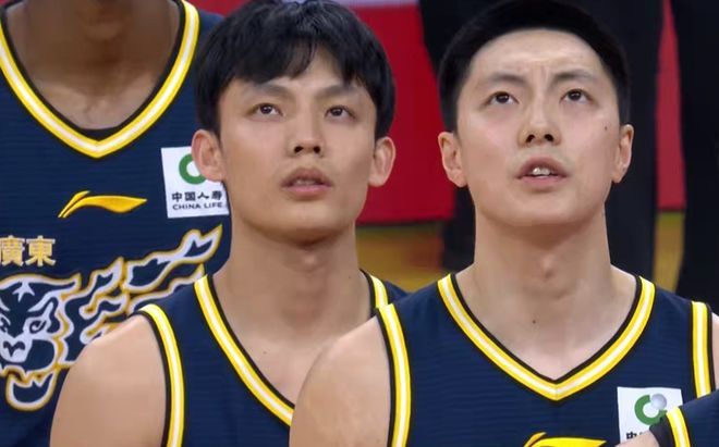 CBA积分榜一夜大变：上海11连胜，辽宁遭爆冷，广东送四川30连败