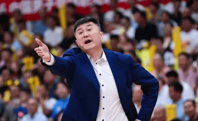 广东3消息！杜锋彻底破防，胡明轩被批不配顶薪，焦泊乔最新伤情
