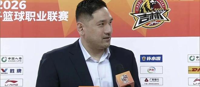 主场四连胜，挤进前十二