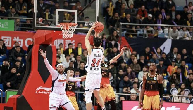 CBA男篮动态更新！广东队vs江苏队，赛前带来广东队徐杰、陈家政、杜峰以及江苏队庞峥麟最新消息