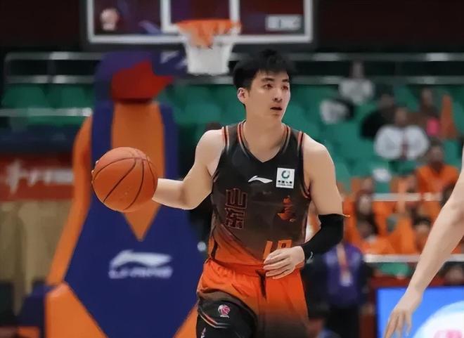 备战广东！于德豪受伤，邱彪展望比赛先做好防守，给足陶汉林肯定