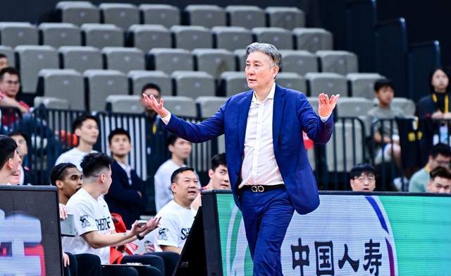 MVP就这水平？贺希宁11中3太拉胯了，郑永刚发声，媒体人一针见血
