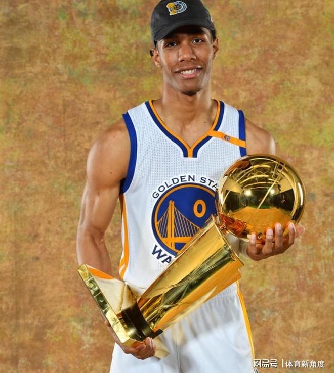 谁还记得水花第一替补，为了多赚200万，离队再拿一冠后怎么样了