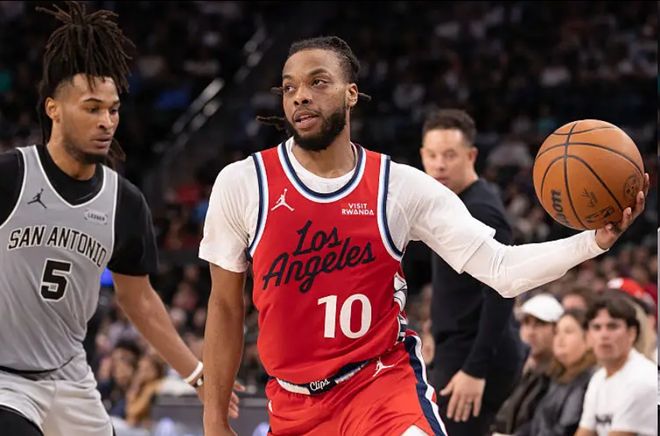 快船本赛季遭马刺三杀！加兰连续两战提前离开更衣室拒绝接受采访