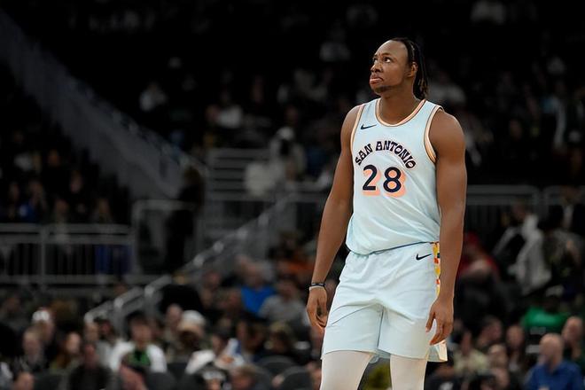 怪不得提前退出夏聯(lián)！前馬刺內(nèi)線新星得到了塞爾維亞豪門的邀請(qǐng)