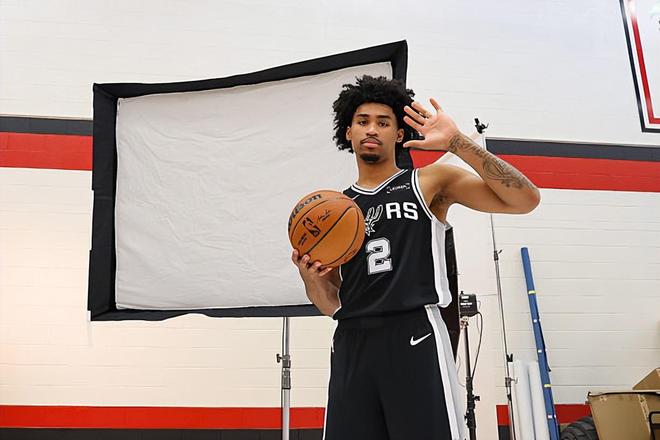 匿名球探：马刺榜眼郎有点像吉诺比利，他可能会取代福克斯的位置