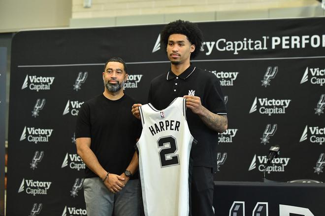 哈珀：来到马刺后我每天都和吉诺比利待在一起&不断汲取他的智慧