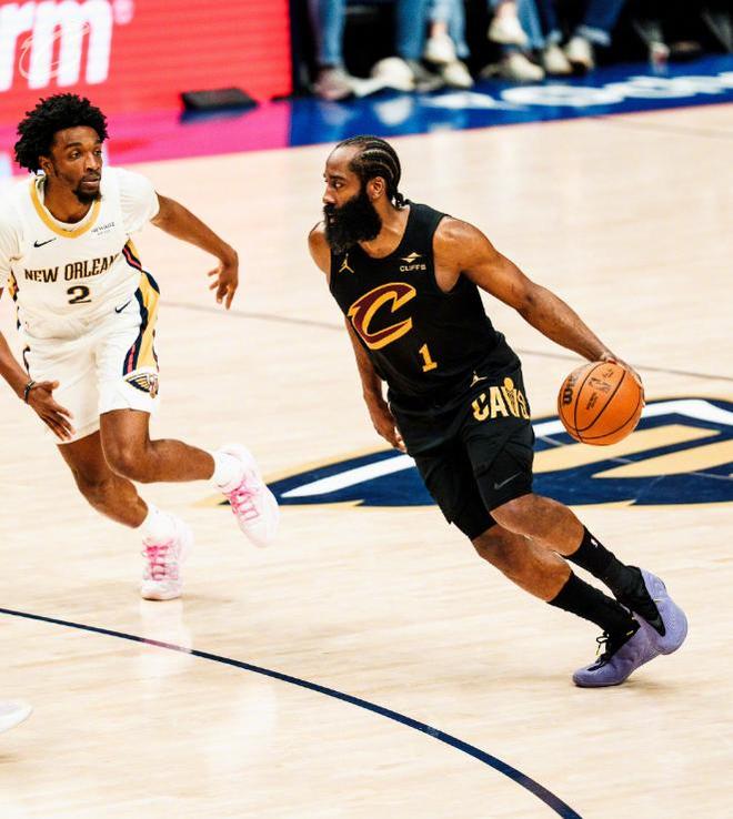 哈登20+6+10+末节13分，米神27分莫布里半场1板，骑士逆转鹈鹕