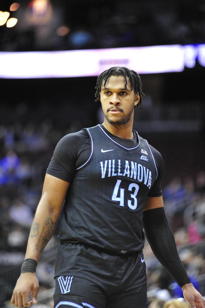 队记：狄克逊不会为湖人出战夏联&正处理脚伤 他的双向合同还没签