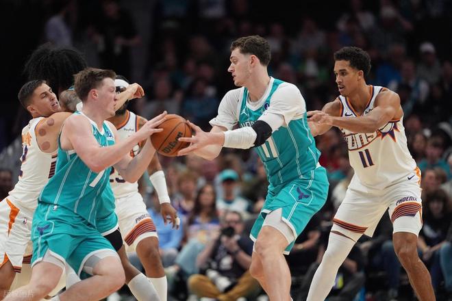 亚历山大28+7+7无缘今日最佳球员！因为哈登19+2+5杀死比赛创纪录