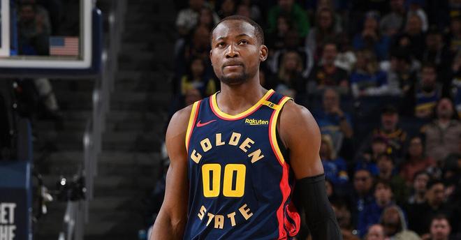 状元+4000万年薪到29岁拿底薪 西蒙斯将加盟绿军 比威少还失意