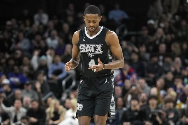 Stein：卡斯尔崛起&哈珀加盟让很多人好奇马刺给福克斯顶薪的意愿