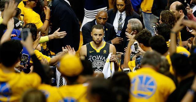 斯皮尔斯谈库里：他团结了整个湾区 影响力大到难以想象