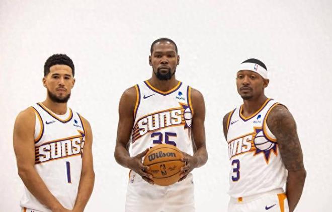 詹东缺阵湖人惨败太阳，艾顿1分8篮板故事依旧以悲情开启