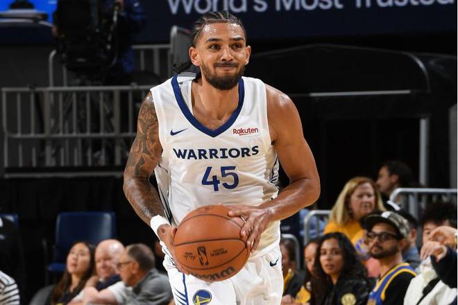 稳定性有些糟糕！勇士先发后场在夏联中都无法打出统治级的表现？