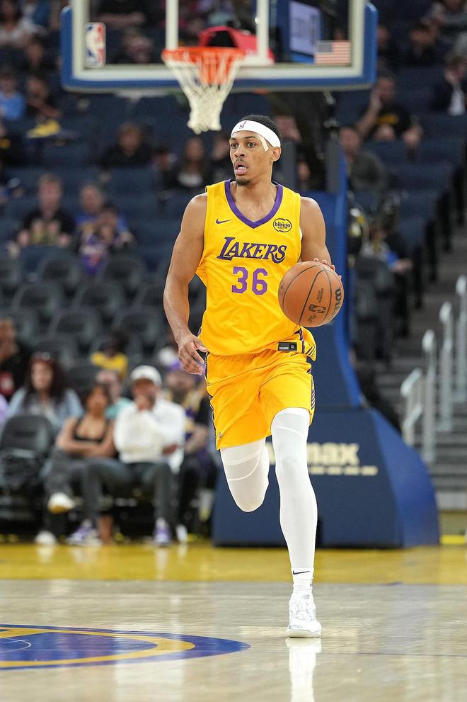 湖媒：可考虑给贝兹利训练营合同&他比古德温强 但过分炒作没必要