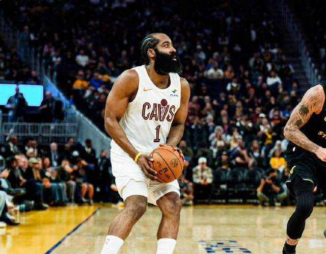 19+5+2！我们不该包夹哈登，科尔赛后懊恼发声，斯特鲁斯成受益者