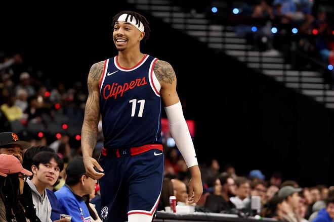 夏季联赛再次打出统治级表现，快船用双向合同签回了侧翼新星？