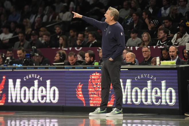 芬奇：確實出現(xiàn)了一些防守漏洞 這樣防守表現(xiàn)不像我們該有的水平