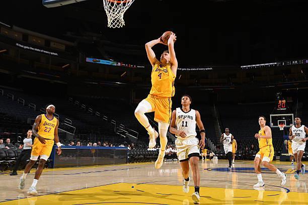 湖人14分大逆轉！布朗尼5中1末節遭棄用，CBA舊將爆砍27+13