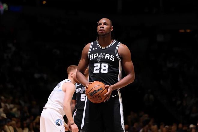 拒绝前往欧洲赛场打球，前马刺内线新星仍希望能加盟凯尔特人？