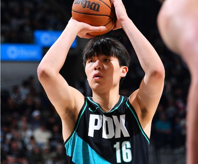 锁定第八！杨瀚森0分1篮板开拓者横扫国王 附加赛将战太阳