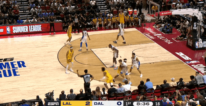 聽說你是狀元？布朗尼迎著弗拉格投進撤步中投和三分